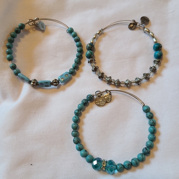 Bracelets - Picture 3 of 4